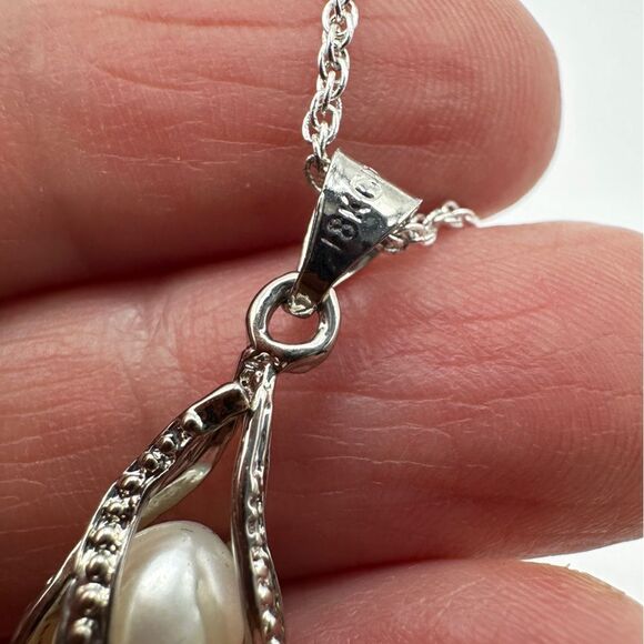 You get 2, 18kt GP, genuine black/white pearl earring and necklace double set!! - Picture 10 of 15